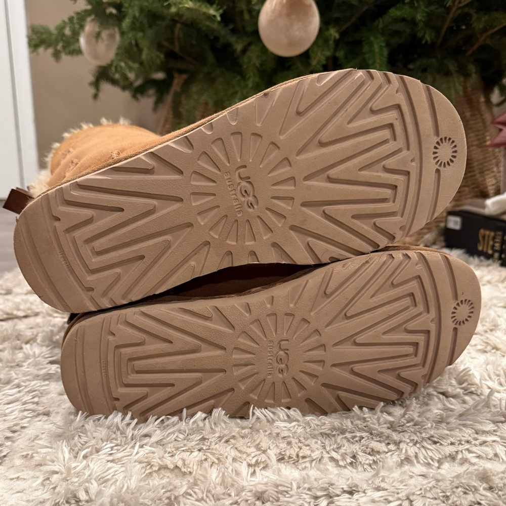 UGG Bailey bow - image 3
